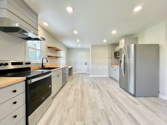 Photo - 1505 68th St SE