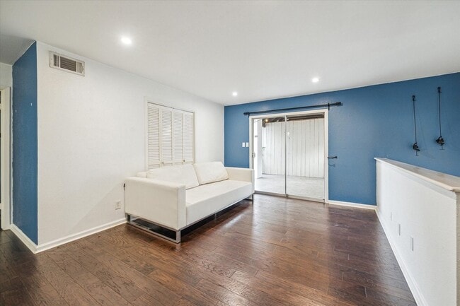 Photo - 2744 Briarhurst Dr Unit 16