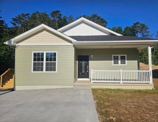 Building Photo - 3255 Catalpa Ave