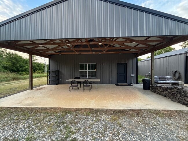 Building Photo - 5900 Winnsboro Road Rental