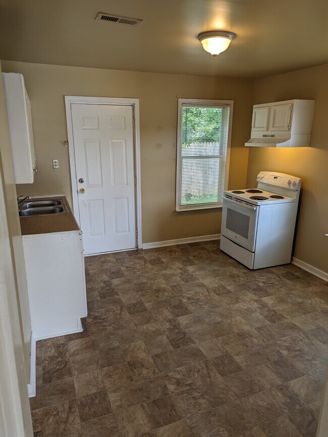 Photo - 102 Taylor St