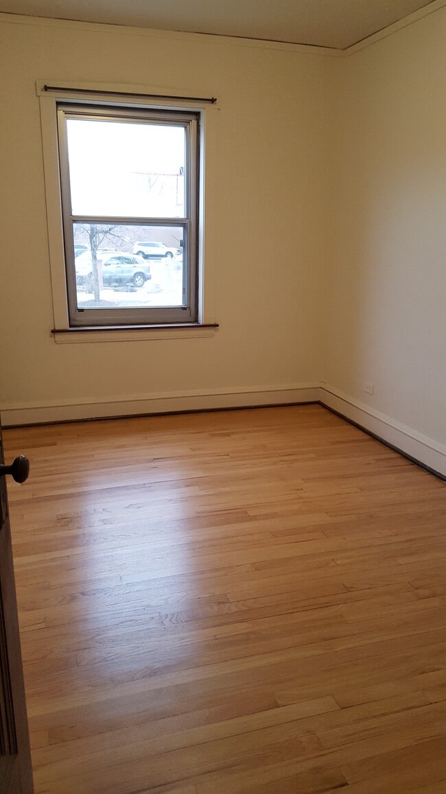 Bedroom - 3216 N Major Ave Unit 2