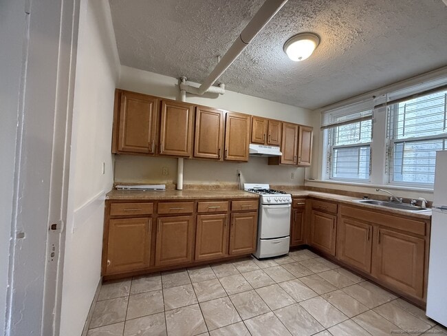 Building Photo - 528 Cambridge St Unit 2