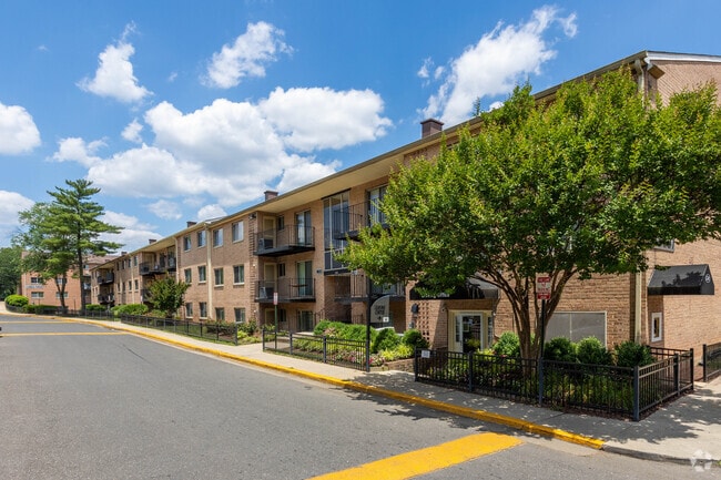 Photo - Glen Willow Apartments