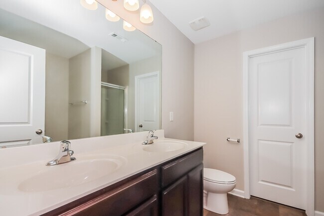 Photo - 1402 Kent Downs Ave SW