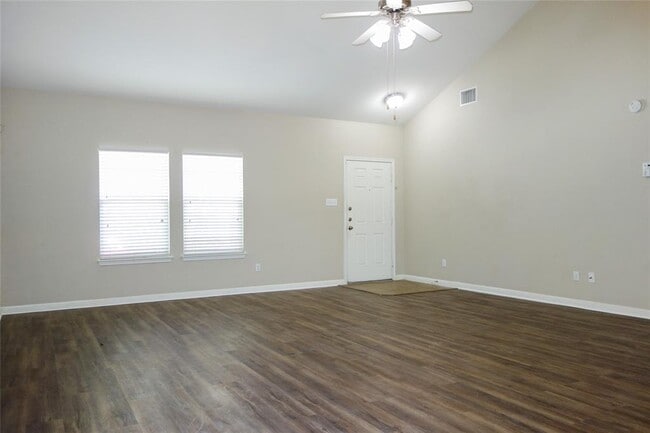 Photo - 108 Lavaca Loop