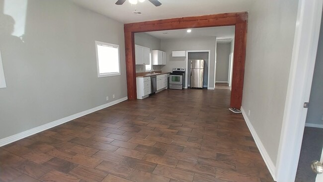 Photo - 47 N Xanthus Ave