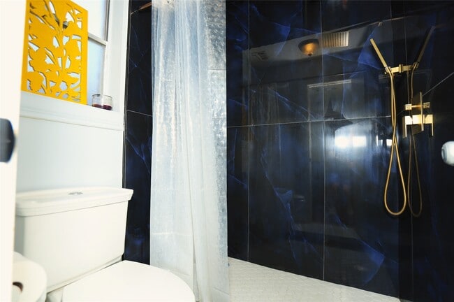 Building Photo - 354 S Amherst Dr