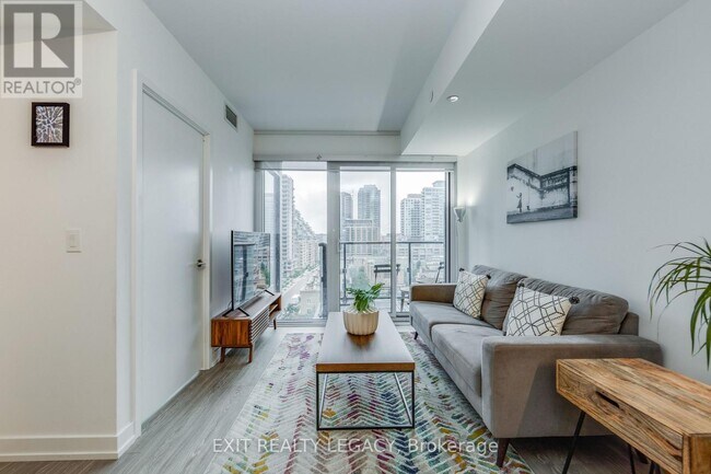 Photo - 19 Western Battery Rd Unité 908