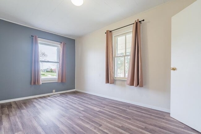 Photo - 721 E Cemetery Ave