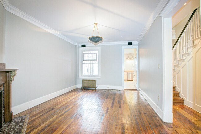 Photo - Spacious Three Bedroom + Den in Columbia Heights! Parking Included!