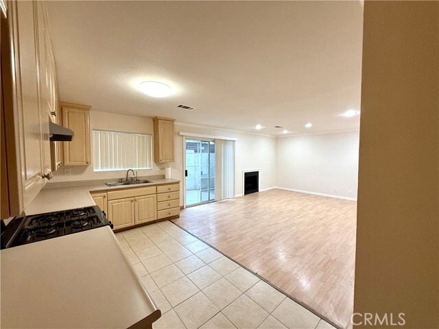 Photo - 6439 Woodman Ave Unidad 1