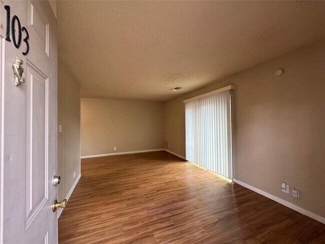 4902 W Wind Trail