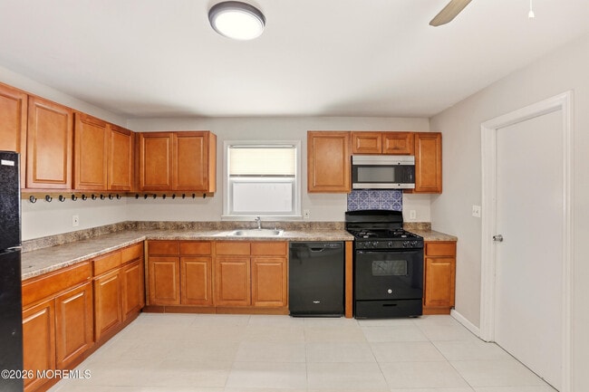 Photo - 422 Shady Ln