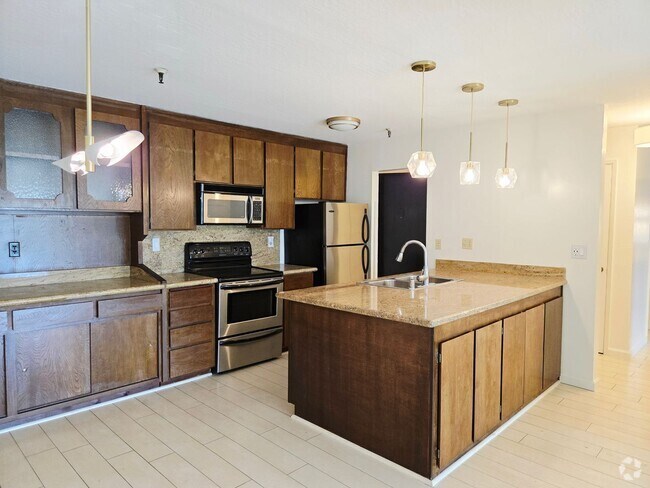 Building Photo - Top Floor Condo Unit 408