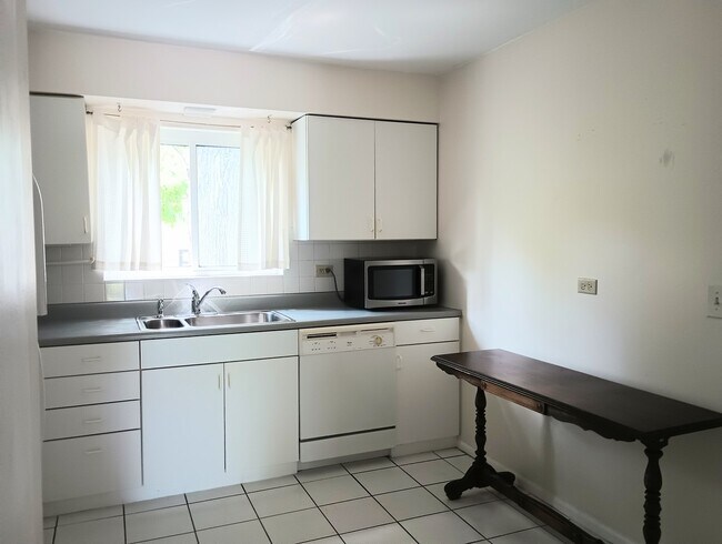 Photo - 140 Green Bay Rd