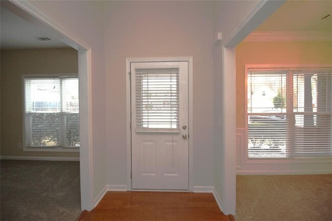 Photo - 5670 Winter Bluff Way NE