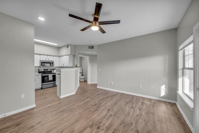 Photo - 2320 Gracy Farms Ln Unit 823