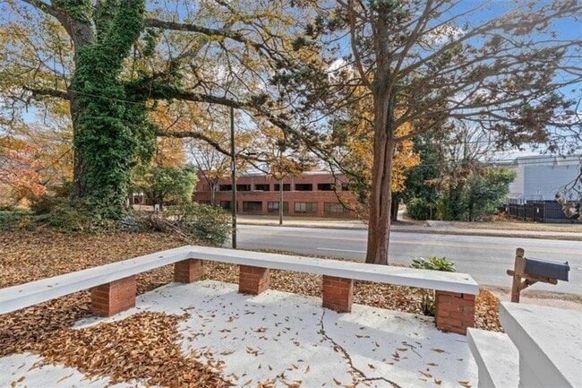Photo - 449 10th St NW