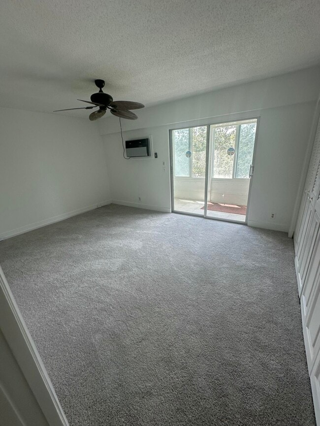 Photo - 205 Mansfield F