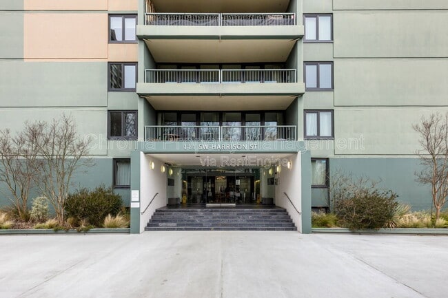 Photo - 111 SW Harrison St Unit 3e
