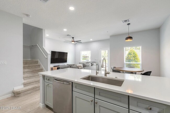 Photo - 143 W Fulton St Casa