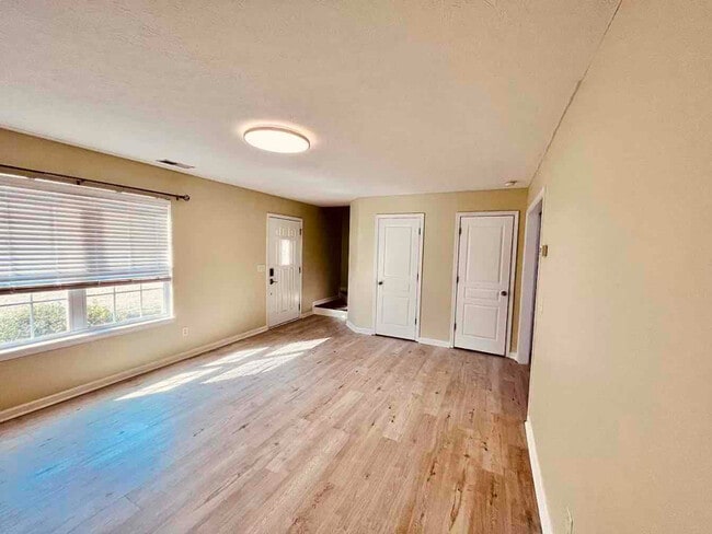 Photo - 1209 Woodall Rd