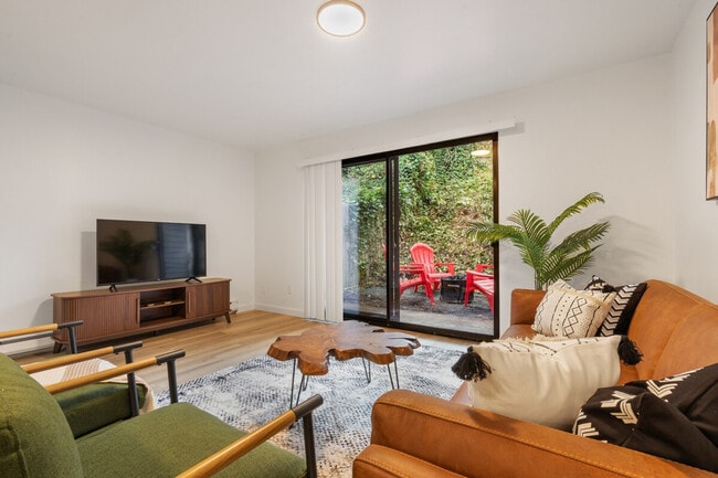 Photo - 5233 188th St SW Unidad ID1337422P