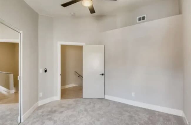 Photo - $3,600 - 3 Bed / 2.5 Bath Upgraded Townhome in The Knolls Community Unidad 7