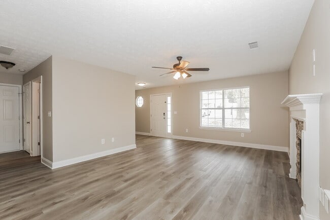 Photo - 459 Clearwater Way