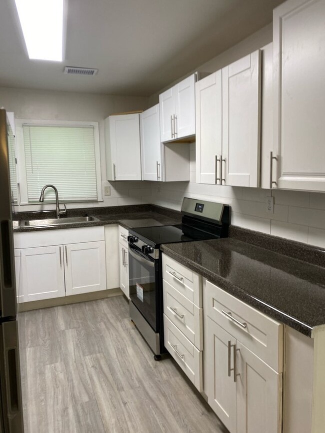 Photo - 1246 Westmont Rd SW