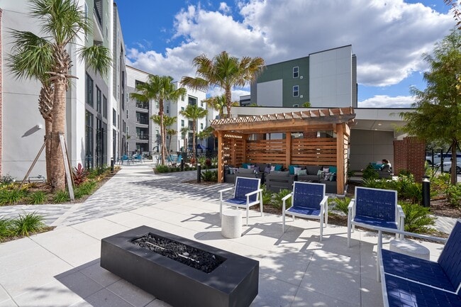 The Accolade Collegiate Village West