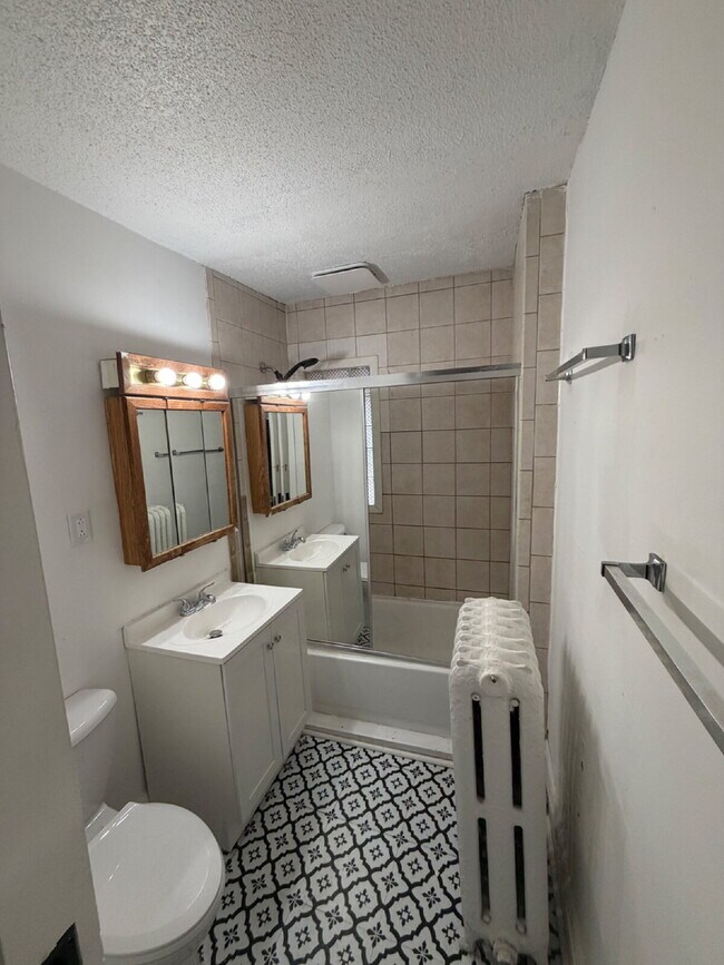 Photo - 2 bedroom / 1 bathroom apartment with Easy Commute or Walk to Drake University! Unidad 4