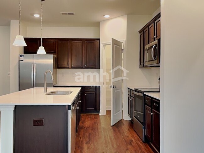 Photo - 606 Rivermist Dr