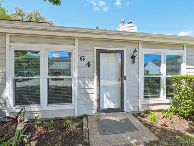 64 Hideaway Dr
