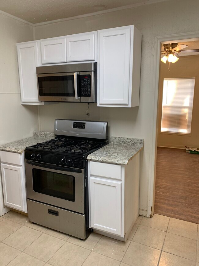 Photo - 2924 Halbert St