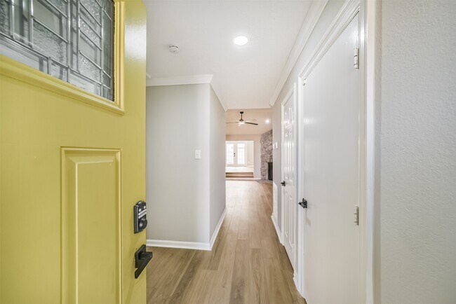 Photo - 10826 Thorncliff Dr