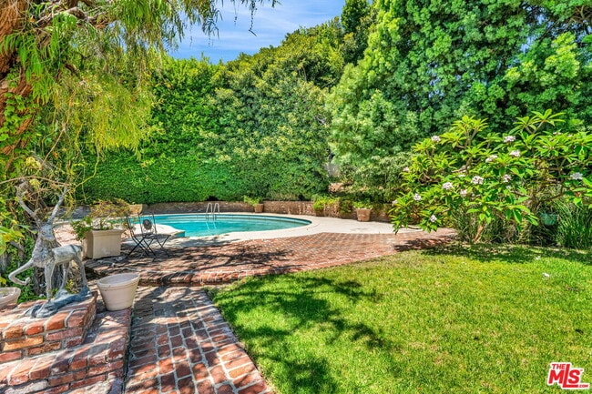 Photo - 701 Sierra Dr