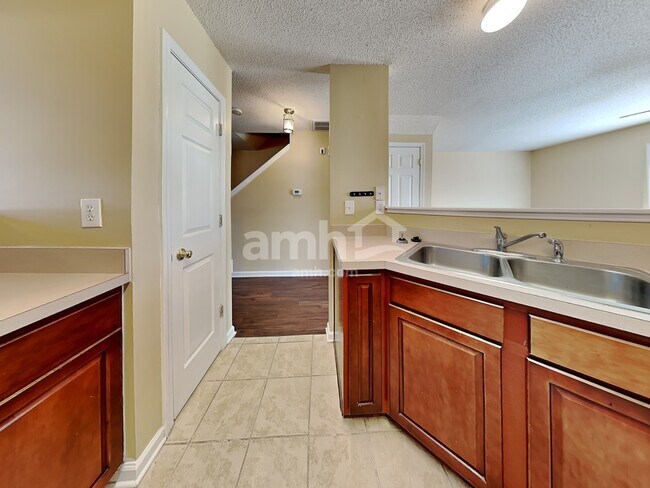 Photo - 430 Rockbridge Dr