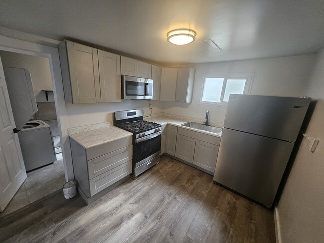 Photo - 310 Garnet St