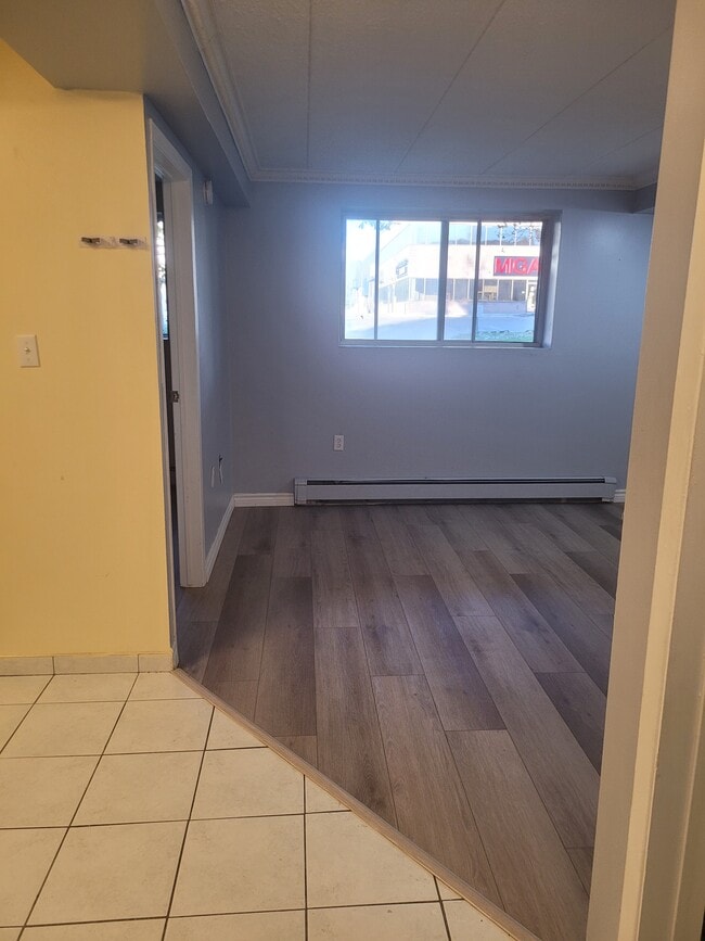 Photo - UPDATED ONE BEDROOM APARTMENT ON GROUND FLOOR Unité G02