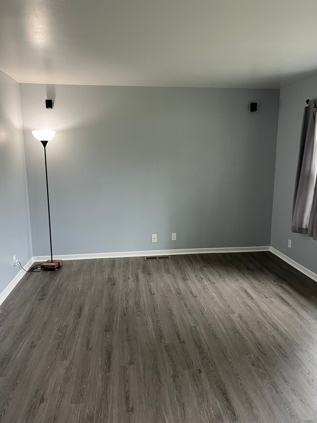 Photo - 5127 W Elmwood Ave