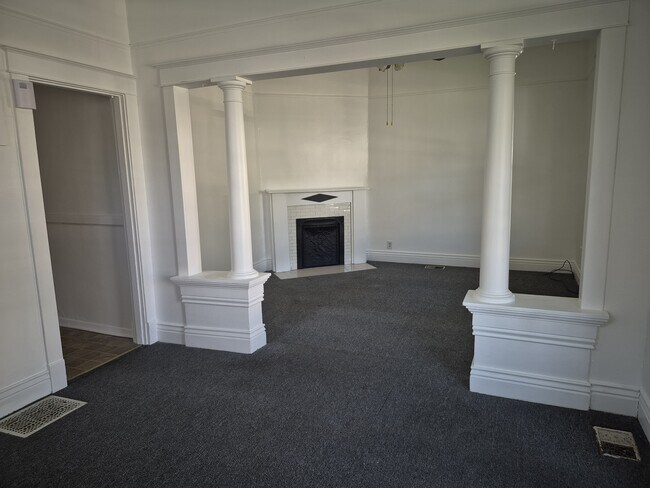 Photo - 635 S 39th St
