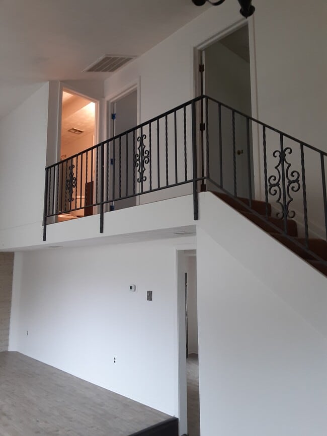 Dormitorios tipo loft de 11x11, 11x13 - 80 S Roanoke Ave Unidad 82