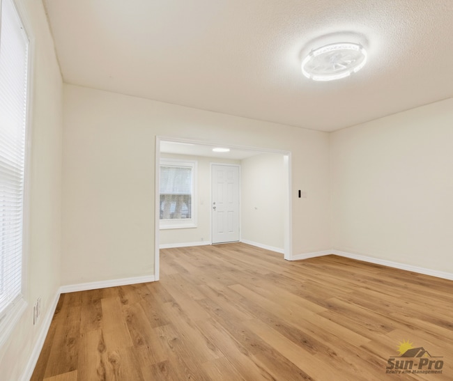 Photo - 213 Live Oak Ave Unit B