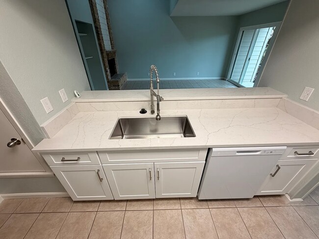 Photo - 13606 Dutch Myrtle