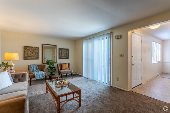 2 Br, 1.5 Ba Townhome - 1,033 SF - Cushing Arms