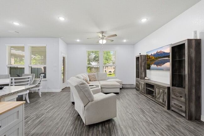 Photo - 127 Buttonwood Ct