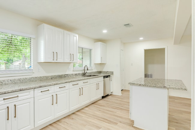 Photo - 408 Gardenia St