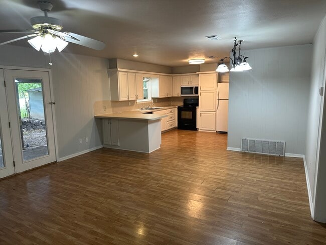Photo - 1614 Venus Dr